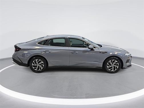 2026 Hyundai SONATA Hybrid Base