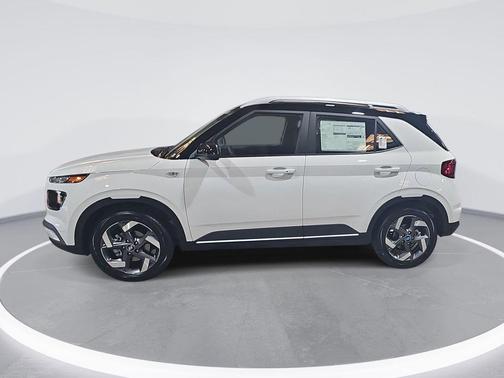 Lunar White w/Black Roof 2026 Hyundai VENUE SEL w/Two-Tone Roof