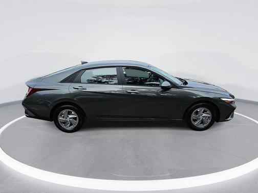 Amazon Gray 2026 Hyundai ELANTRA SE