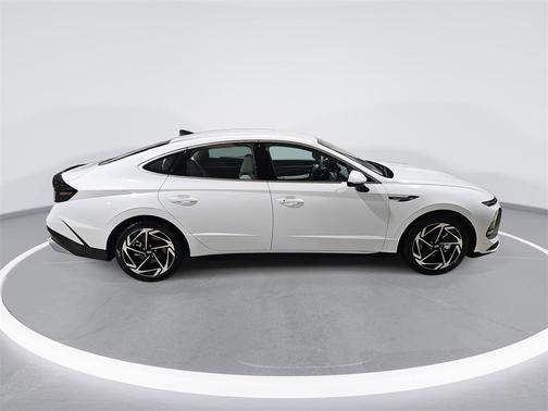 2026 Hyundai SONATA SEL