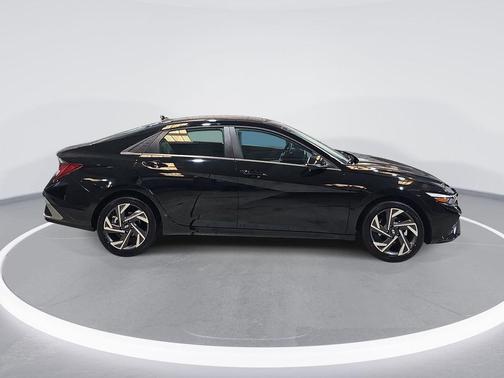 Abyss Black 2026 Hyundai ELANTRA Limited