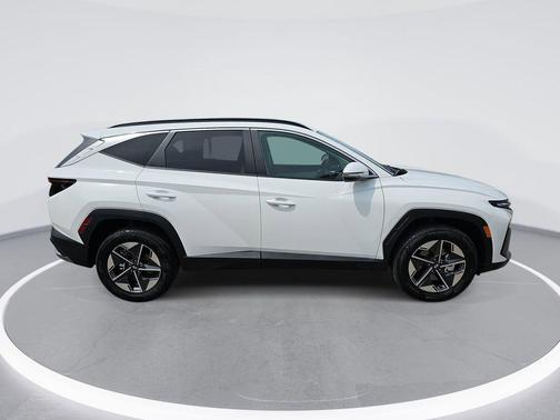 Serenity White Pearl 2026 Hyundai TUCSON SEL Premium