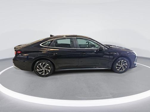 2026 Hyundai SONATA Hybrid Base