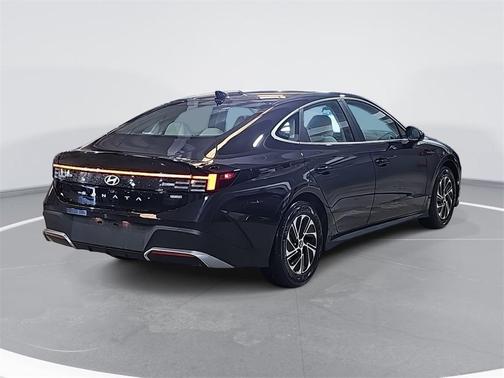 2026 Hyundai SONATA Hybrid Base