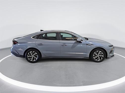 2026 Hyundai SONATA Hybrid Base