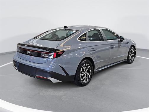 2026 Hyundai SONATA Hybrid Base