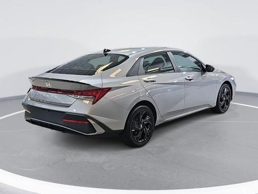 Fluid Metal 2026 Hyundai ELANTRA HEV SEL Sport