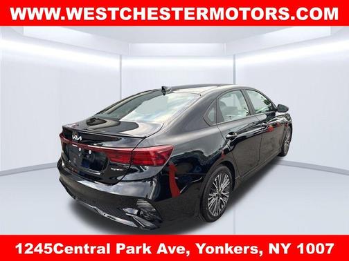 Aurora Black Pearl 2023 Kia Forte GT-Line