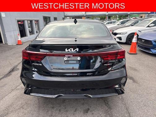 Aurora Black Pearl 2023 Kia Forte GT-Line