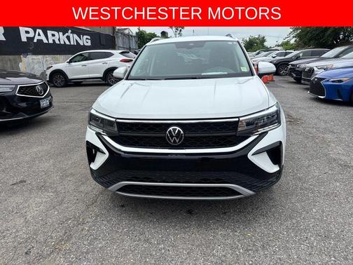 Pure White 2024 Volkswagen Taos 1.5T SE