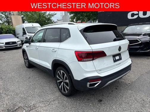 Pure White 2024 Volkswagen Taos 1.5T SE