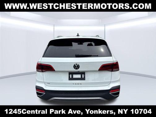 Pure White 2024 Volkswagen Taos 1.5T SE