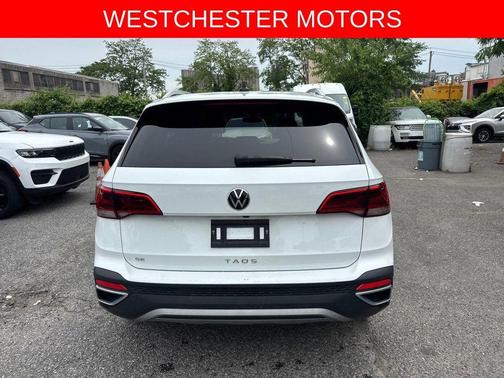 Pure White 2024 Volkswagen Taos 1.5T SE
