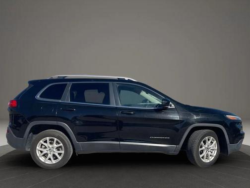 2017 Jeep Cherokee Sport