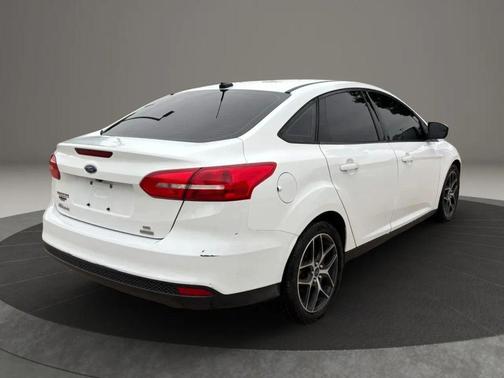 Oxford White 2018 Ford Focus SE