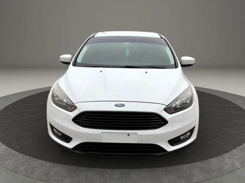 Oxford White 2018 Ford Focus SE