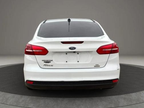 Oxford White 2018 Ford Focus SE