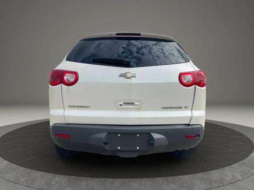 Silver Ice Metallic 2011 Chevrolet Traverse 2LT