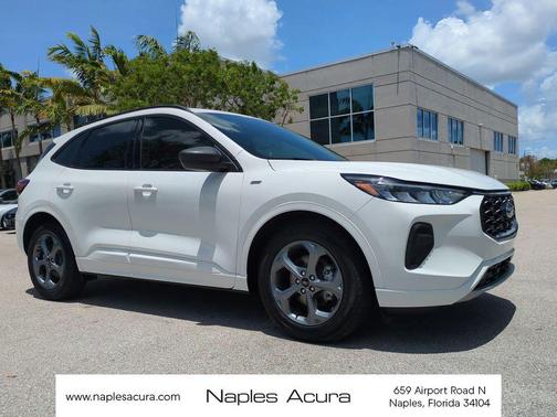 Star White Metallic Tri-Coat 2023 Ford Escape ST-Line