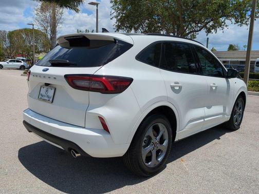 Star White Metallic Tri-Coat 2023 Ford Escape ST-Line