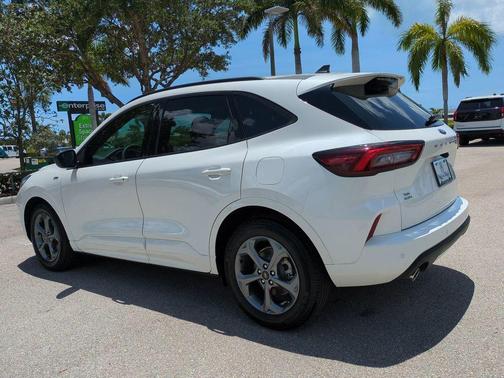 Star White Metallic Tri-Coat 2023 Ford Escape ST-Line