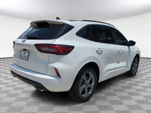 Star White Metallic Tri-Coat 2023 Ford Escape ST-Line