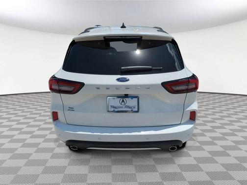Star White Metallic Tri-Coat 2023 Ford Escape ST-Line