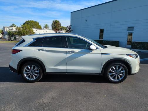 2022 INFINITI QX50 LUXE