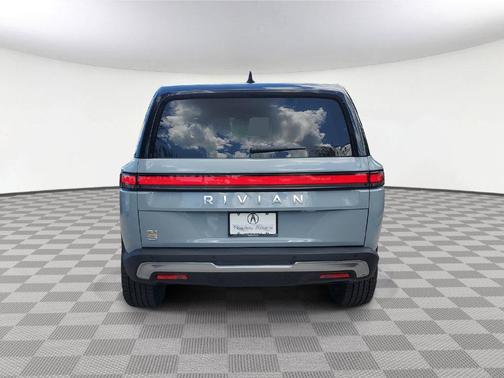 Limestone 2023 Rivian R1S Adventure
