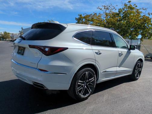 Platinum White Pearl 2026 Acura MDX Advance Package