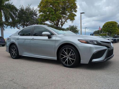 Celestial Silver Metallic 2024 Toyota Camry SE