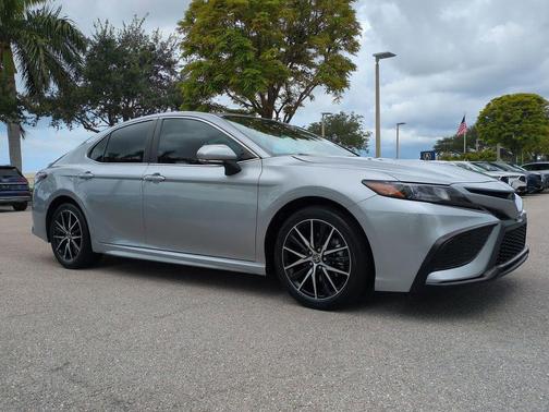 Celestial Silver Metallic 2024 Toyota Camry SE