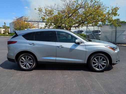 Lunar Silver Metallic 2023 Acura RDX Technology Package