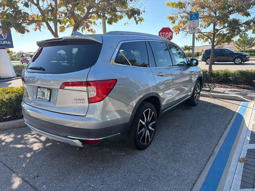 2020 Honda Pilot Touring 8-Passenger