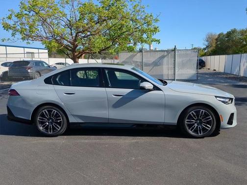 2025 BMW 530 i
