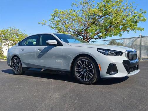 2025 BMW 530 i