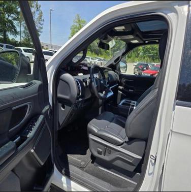 Oxford White 2025 Ford Expedition Platinum