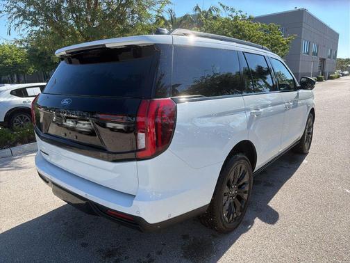 Oxford White 2025 Ford Expedition Platinum