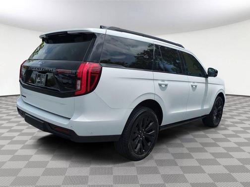 Oxford White 2025 Ford Expedition Platinum