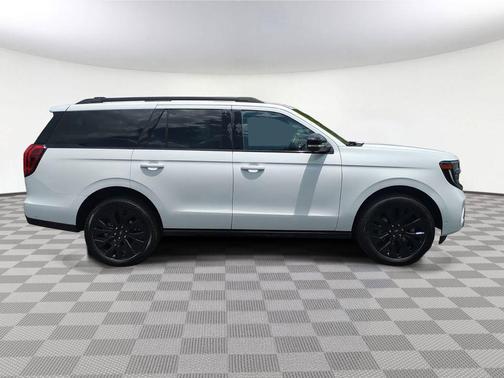 Oxford White 2025 Ford Expedition Platinum