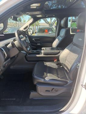 Oxford White 2025 Ford Expedition Platinum