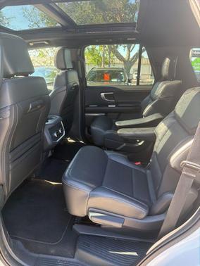 Oxford White 2025 Ford Expedition Platinum