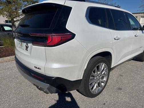 2024 GMC Acadia Denali