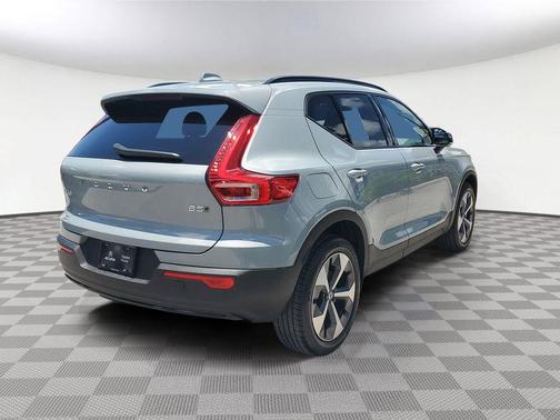 Vapour Grey Metallic 2026 Volvo XC40 Plus, B5 AWD Gas (mild hybrid), Dark