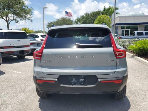 Vapour Grey Metallic 2026 Volvo XC40 Plus, B5 AWD Gas (mild hybrid), Dark