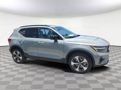 Vapour Grey Metallic 2026 Volvo XC40 Plus, B5 AWD Gas (mild hybrid), Dark