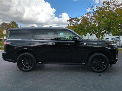 2025 INFINITI QX80 PURE