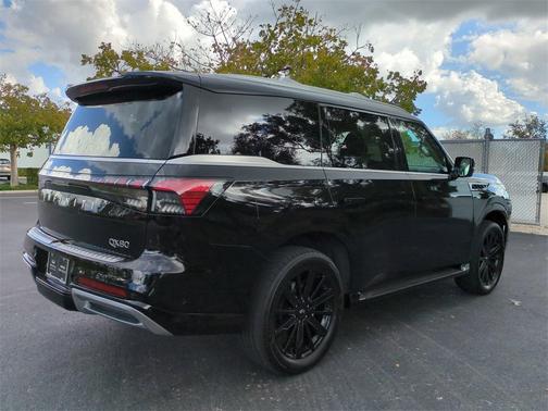 2025 INFINITI QX80 PURE