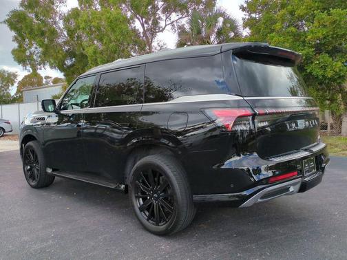 2025 INFINITI QX80 PURE