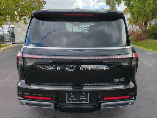 2025 INFINITI QX80 PURE